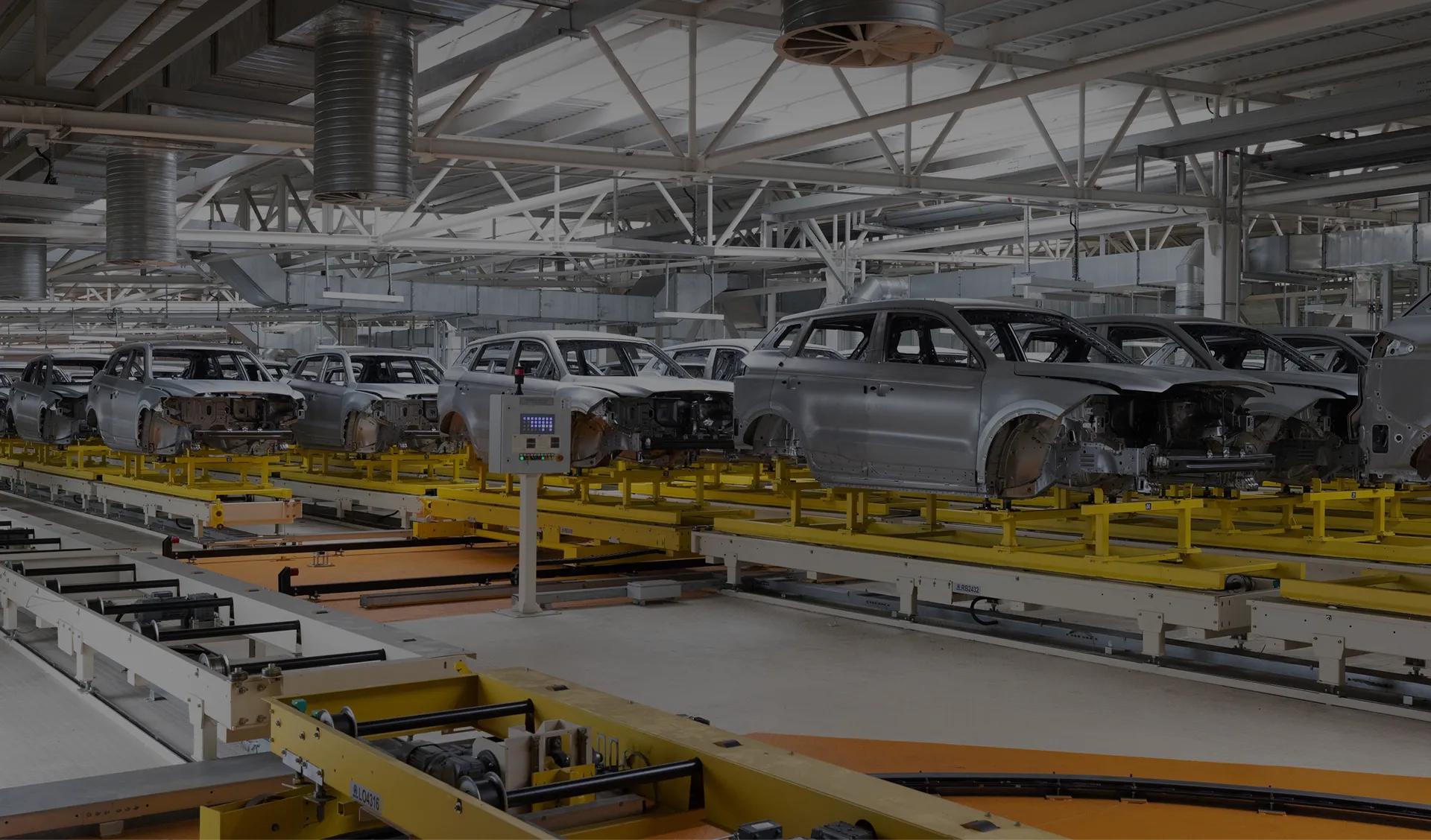 Textile plant with cooling units